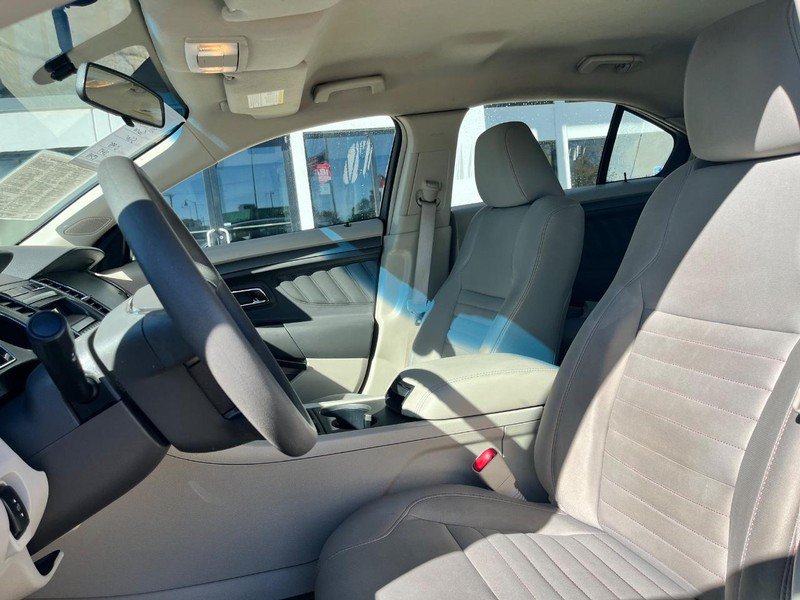 Used 2011 Ford Taurus SE FWD image 12