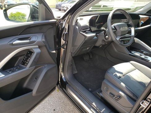 Used 2025 Audi Q5 Premium w/ Convenience Package AWD/4WD image 8