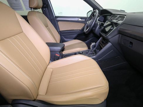 Certified 2022 Volkswagen Tiguan SE w/ Panoramic Sunroof Package image 21
