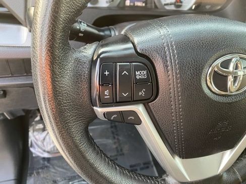 Used 2020 Toyota Sienna SE w/ SE Preferred Package FWD image 22