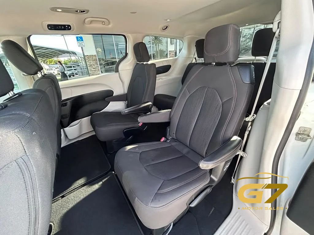 Used 2017 Chrysler Pacifica Touring FWD image 25