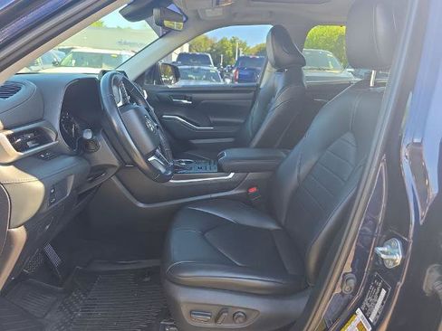 Used 2021 Toyota Highlander XLE AWD/4WD image 23
