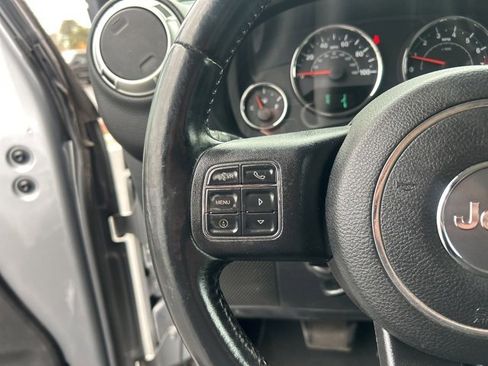 Used 2016 Jeep Wrangler Unlimited Sahara w/ Connectivity Group image 17