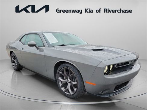 Used 2018 Dodge Challenger SXT image 1