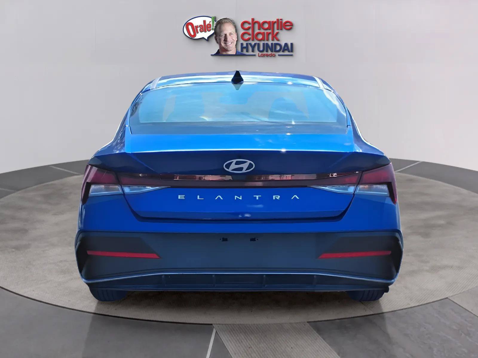 Certified 2025 Hyundai Elantra SE FWD image 4