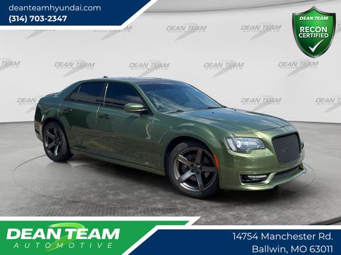 Used 2018 Chrysler 300 S w/ S Model Appearance Package RWD image 1