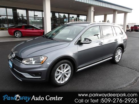Used 2017 Volkswagen Golf Alltrack S image 1
