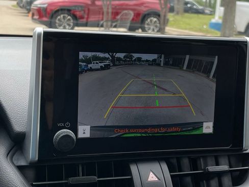 Used 2024 Toyota RAV4 XLE FWD image 19