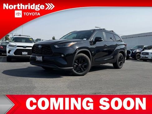 Used 2024 Toyota Highlander XLE image 3