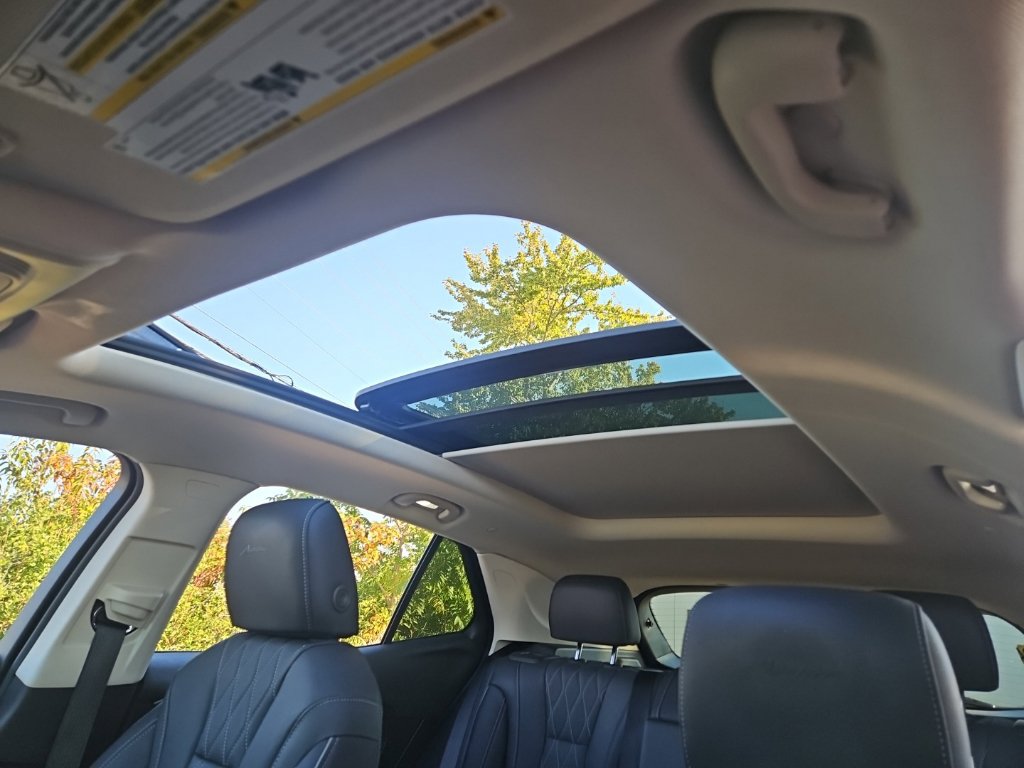 Used 2023 Buick Envision Avenir AWD/4WD image 9