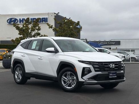 Certified 2025 Hyundai Tucson SE FWD image 1