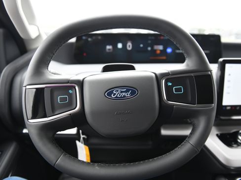 New 2026 Ford Expedition Active image 32