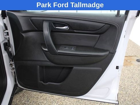 Used 2016 Chevrolet Traverse LT w/ Style and Technology Package FWD image 22