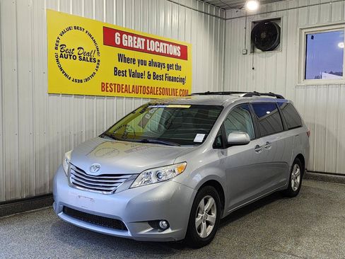 Used 2015 Toyota Sienna LE FWD image 1