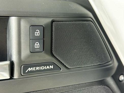 Used 2025 Land Rover Defender 130 S image 22