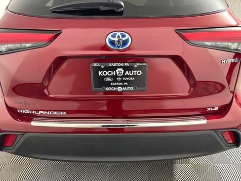 Used 2023 Toyota Highlander XLE AWD/4WD image 23