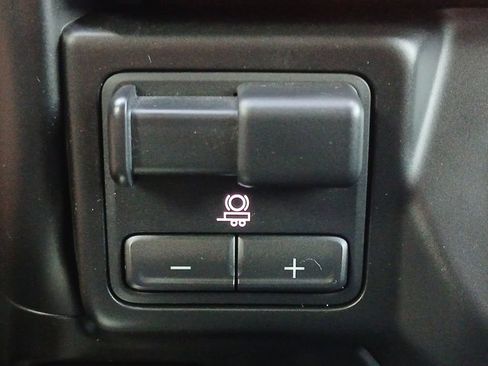 Used 2019 Chevrolet Silverado 1500 LTZ AWD/4WD image 10