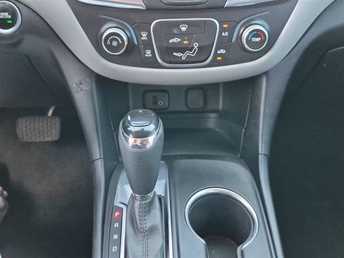 Used 2018 Chevrolet Equinox LS FWD image 25