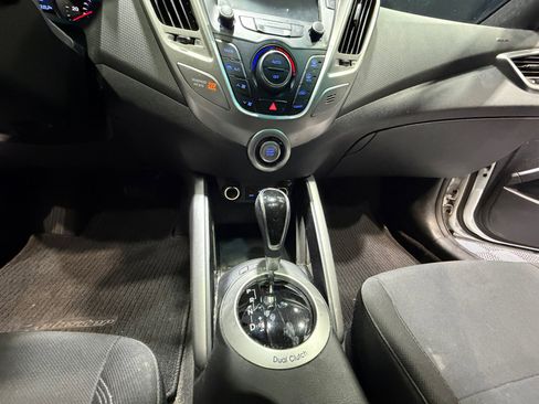 Used 2017 Hyundai Veloster Value Edition image 20