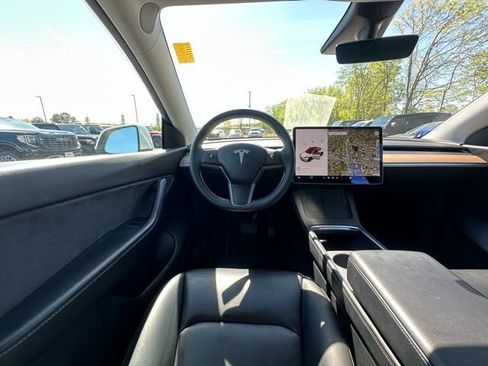Used 2022 Tesla Model Y Long Range AWD/4WD image 17