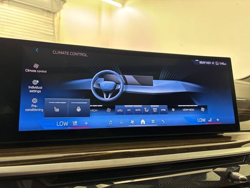 Used 2024 BMW X5 xDrive40i w/ Premium Package image 25