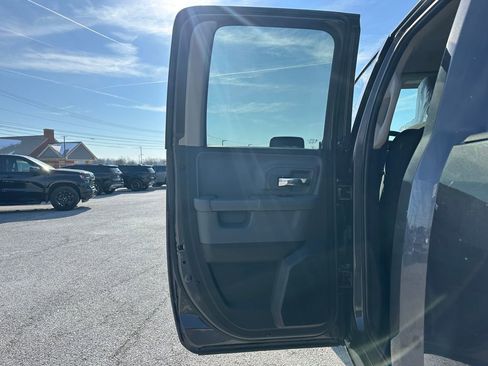 Used 2024 RAM 1500 Classic SLT image 9