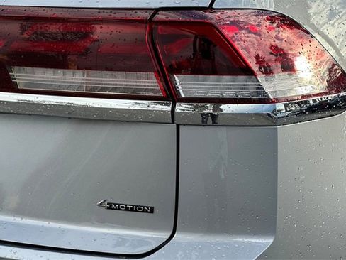 Used 2024 Volkswagen Atlas Cross Sport SEL Premium R-Line image 31