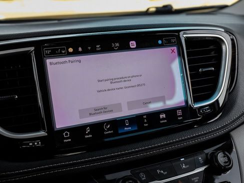 Used 2023 Chrysler Pacifica Limited image 30