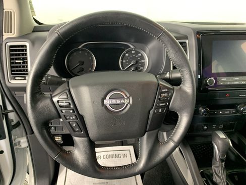 Used 2022 Nissan Frontier SV w/ Technology Package RWD image 19