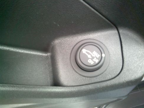 Used 2022 GMC Terrain SLT image 13