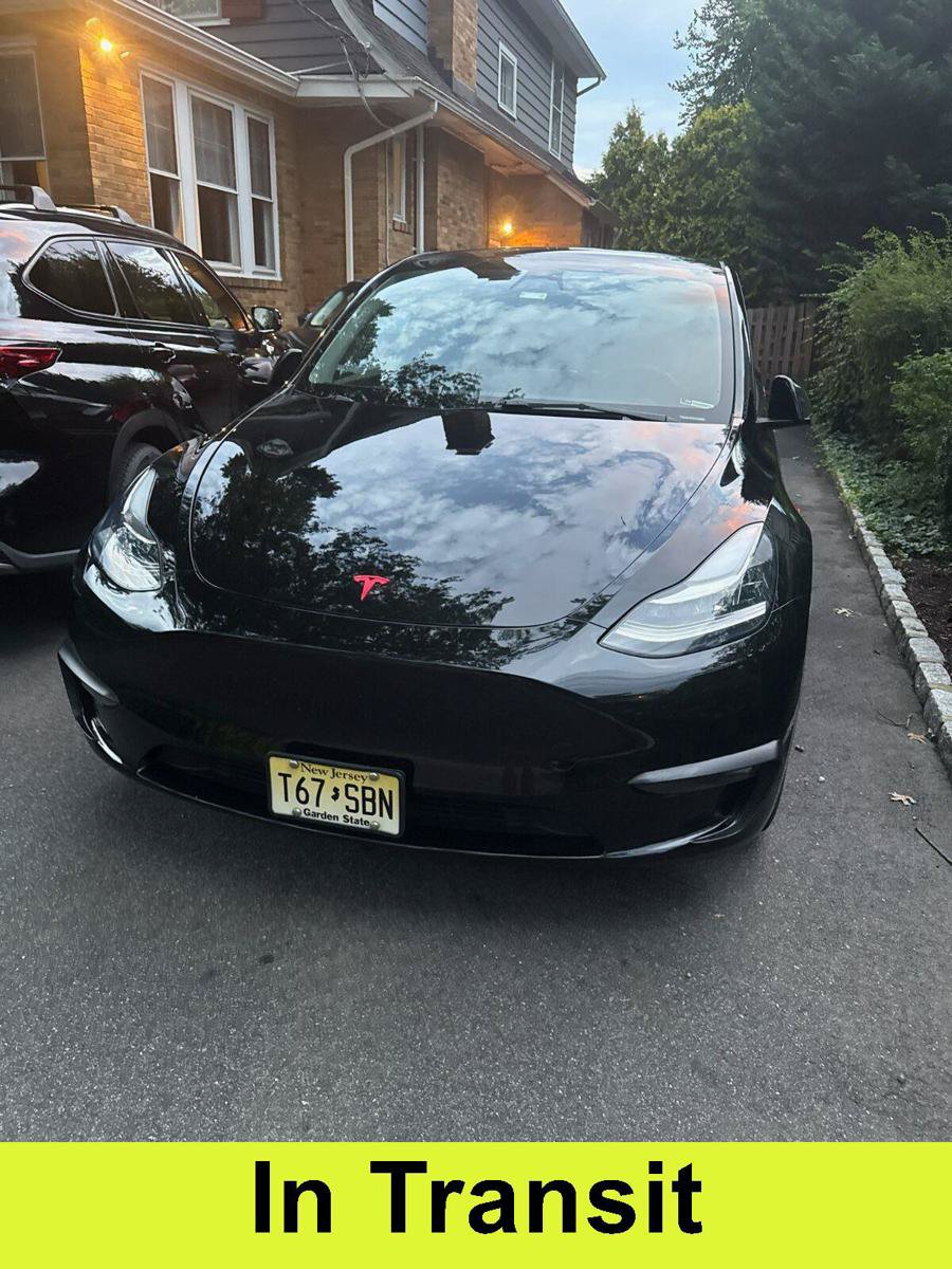 Used 2023 Tesla Model Y Long Range AWD/4WD image 1