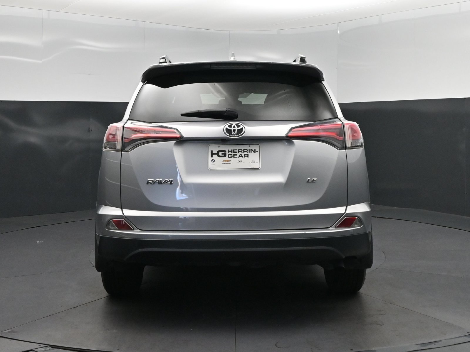 Used 2018 Toyota RAV4 LE FWD image 6