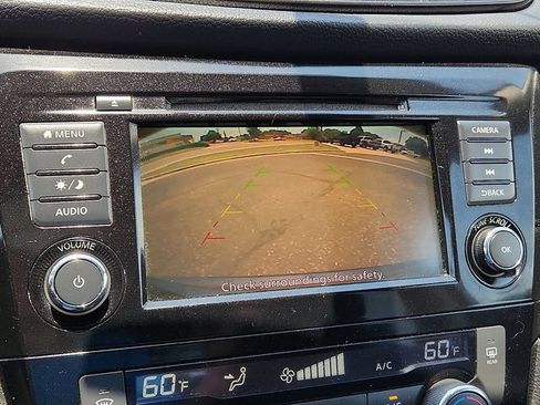 Used 2018 Nissan Rogue SV AWD/4WD image 18