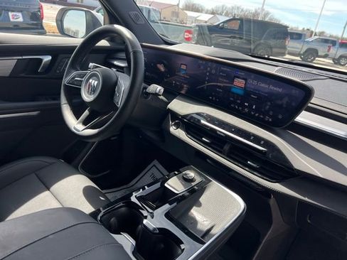 Used 2025 Buick Enclave Preferred w/ Power Package image 10