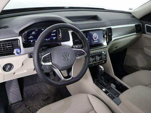 Used 2023 Volkswagen Atlas SE w/ Panoramic Sunroof Package image 6