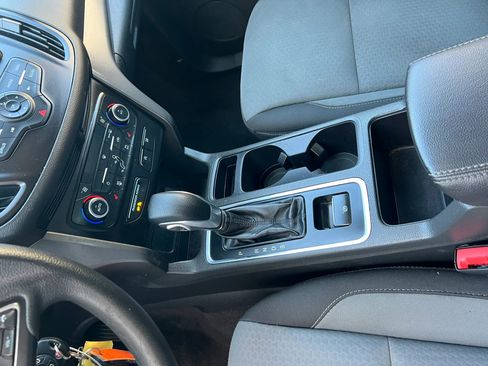 Used 2018 Ford Escape SE FWD image 16