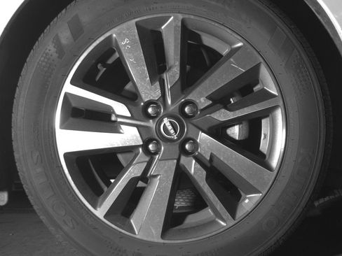 Used 2025 Nissan Versa SV image 13