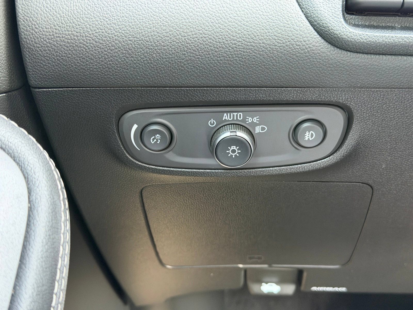 Used 2022 Buick Encore GX Essence w/ Advanced Technology Package AWD/4WD image 12