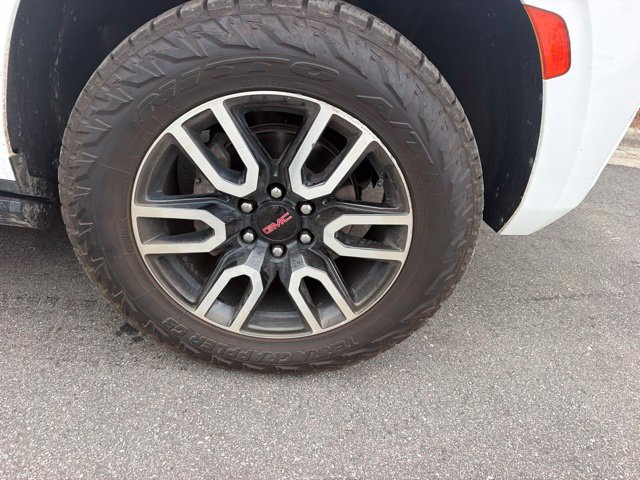 Used 2023 GMC Yukon XL AT4 w/ AT4 Premium Package AWD/4WD image 3