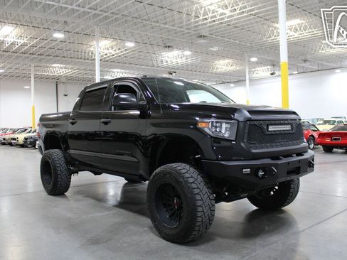 Used 2014 Toyota Tundra SR5 w/ TRD Off Road Package image 27