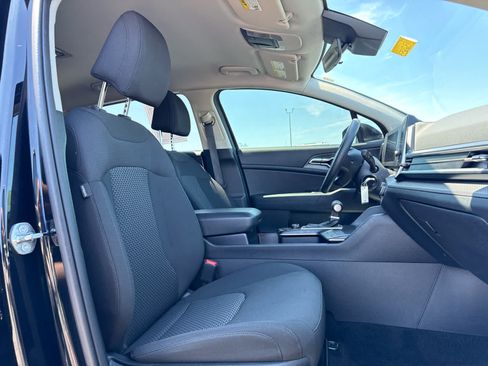 Used 2025 Kia Sportage LX FWD image 22