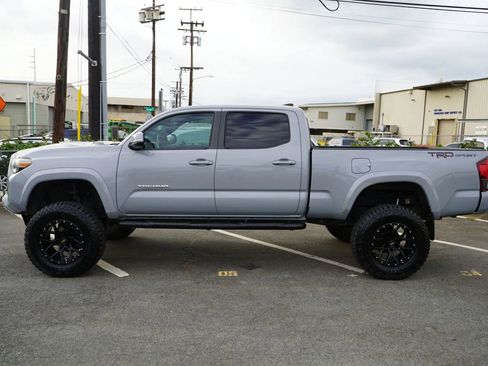 Used 2019 Toyota Tacoma TRD Sport w/ Technology Package image 2