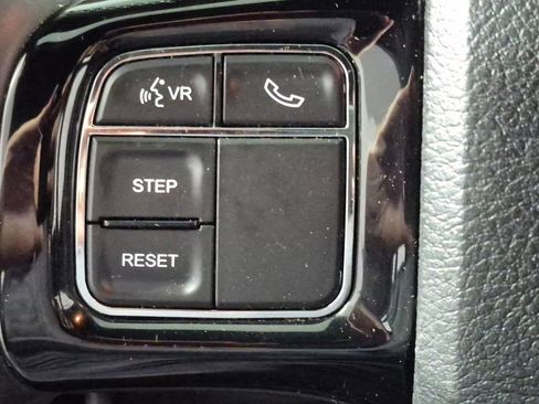 Used 2019 Dodge Grand Caravan SE FWD image 12