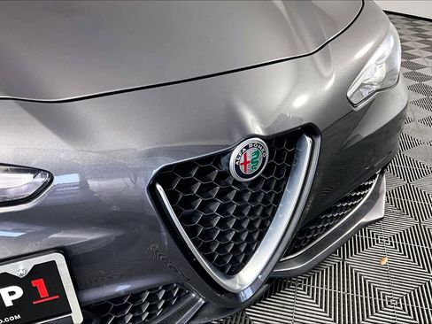 Used 2019 Alfa Romeo Giulia w/ Quick Order Package 22K Sport RWD image 29