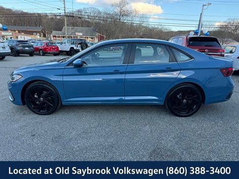 Certified 2025 Volkswagen Jetta SE image 8