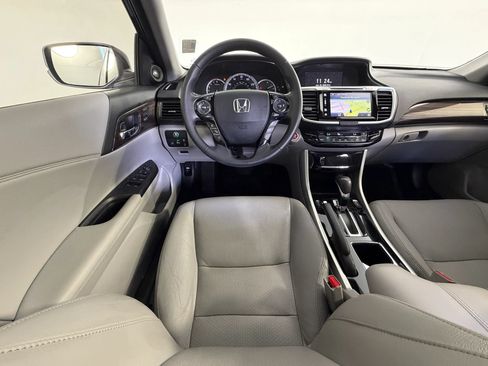 Used 2017 Honda Accord Touring image 33