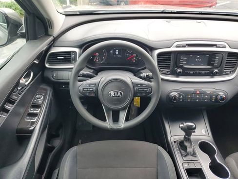 Used 2017 Kia Sorento FWD image 12