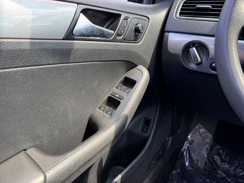 Used 2016 Volkswagen Jetta SE FWD image 27