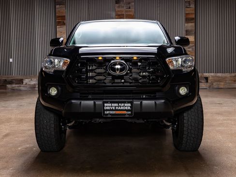 Used 2020 Toyota Tacoma SR5 image 2