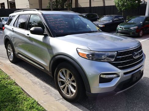 Used 2020 Ford Explorer XLT w/ Equipment Group 202A RWD image 5